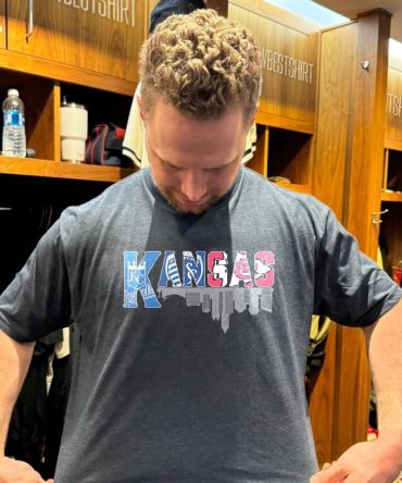 Kansas City Royals Sporting Chiefs Skyline City Logo Sport T-Shirt
