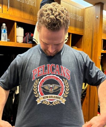 2025 Nba New Orleans Pelicans Crest Shirt
