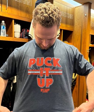 94 Wip Puck It Up Philadelphia Flyers Shirt