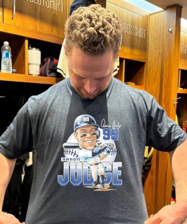 Aaron Judge 99 New York Baseball Slugger Swing Autographed Shirt