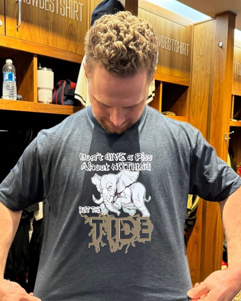 Alabama Crimson Roll Tide Willie Don’T Give A Piss About Nothing But The Tide Shirt
