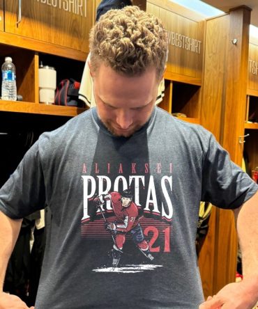 Aliaksei Protas 21 Washington Capitals Player Name Retro T-Shirt