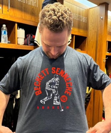 Beckett Sennecke 45 Nhl Anaheim Ducks Retro Arch Shirt