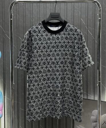 Louis Vuitton Luxury T-Shirt Dn26120510