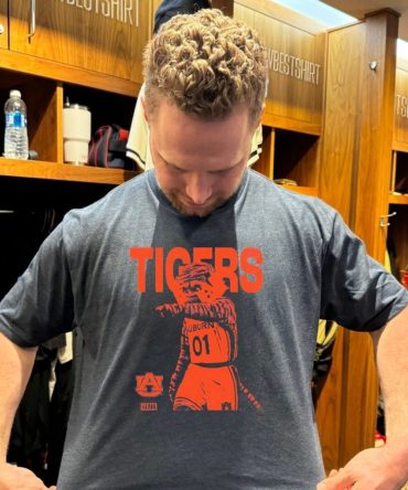 Auburn Tigers Aubie The Tiger Mascot Vintage Shirt