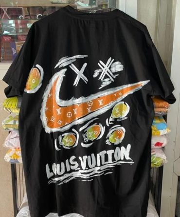 Limited Edition 2025 Louis Vuitton LV Unisex T-Shirt - Q080423019