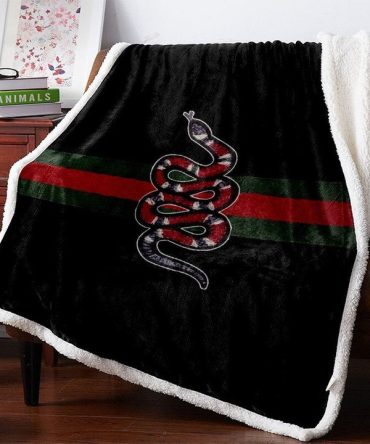 Gucci Snake Limited Editition Fleece Blankets 020