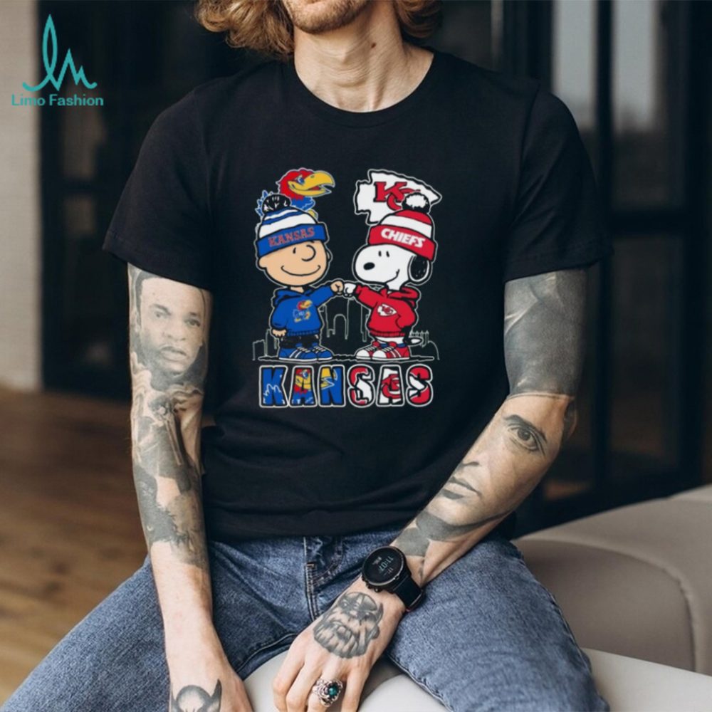 Charlie Brown And Snoopy Kansas Jayhawks & Kansas City Chiefs T Shirt - Image 2