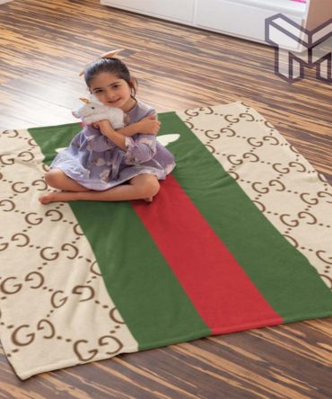 Gucci Bee Luxury Brand Logo Premium Blanket Fleece Thin Blanket To Keep Warm