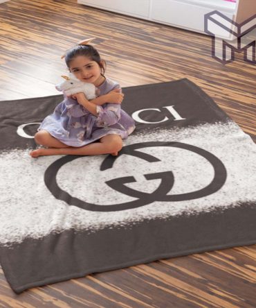 Gucci Black And White Luxury Brand Hot Logo Premium Blanket Fleece Thin Blanket To Keep Warm