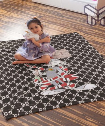 Gucci Bugs Bunny Luxury Brand Logo Premium Blanket Fleece Thin Blanket To Keep Warm