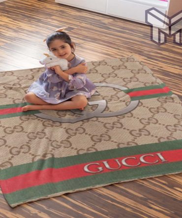 Gucci Golden Luxury Brand Hot Logo Premium Blanket Fleece Thin Blanket To Keep Warm