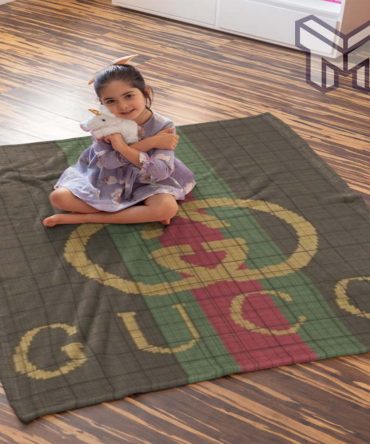 Gucci Hot Premium Logo Luxury Brand Blanket Fleece Thin Blanket To Keep Warm