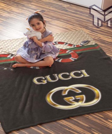 Gucci Snake Vip Luxury Brand Logo Premium Blanket Fleece Thin Blanket To Keep Warm