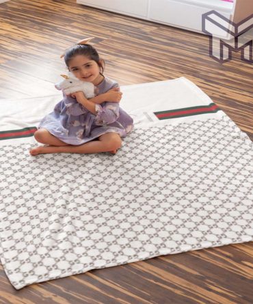 Gucci White Luxury Brand Logo Premium Blanket Fleece Thin Blanket To Keep Warm