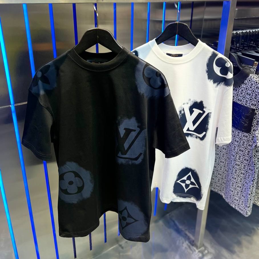 Limited Edition Louis Vuitton Lv Unisex T-Shirt Hot Gift 2024 Pea02180624