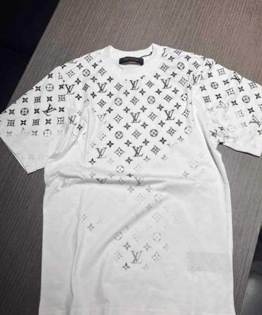 Limited Edition Louis Vuitton Lv Unisex T-Shirt Hot Gift 2024 Pea345826