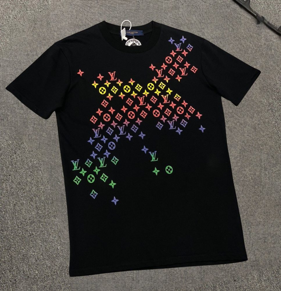 Limited Edition Louis Vuitton Lv Unisex T-Shirt Hot Gift 2024 Pea345963