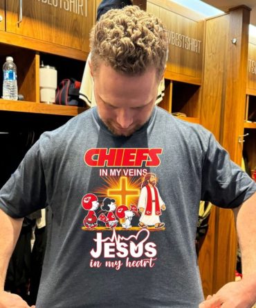 Kansas City Chiefs X Peanuts In My Veins Jesus In My Heart Walk T-Shirt