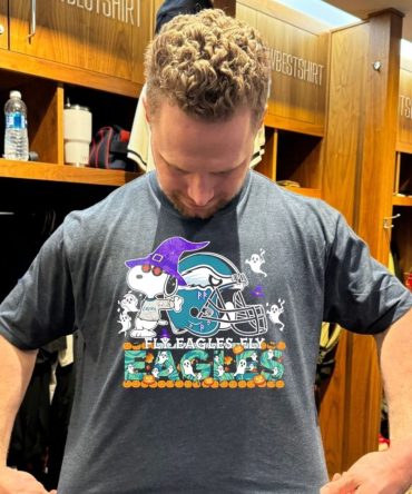 Snoopy Witch Philadelphia Eagles Fly Eagles Fly Mascot Halloween 2026 T-Shirt