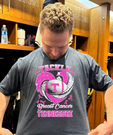Tackle Breast Cancer Tennessee Vols Ncaa Football Diamond Heart T-Shirt