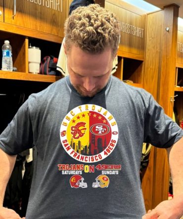 Usc Trojans On Saturdays San Francisco 49Ers On Sundays Helmet Skyline T-Shirt