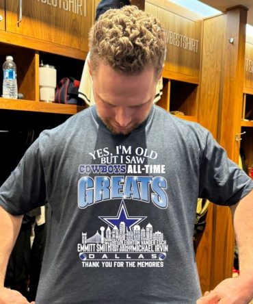 Yes I’M Old But I Saw Dallas Cowboys All-Time Greats Thank You For The Memories Players Name City Skyline T-Shirt