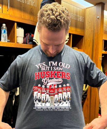 Yes I’M Old But I Saw Nebraska Cornhuskers Greatness Thank You For The Memories Signatures T-Shirt